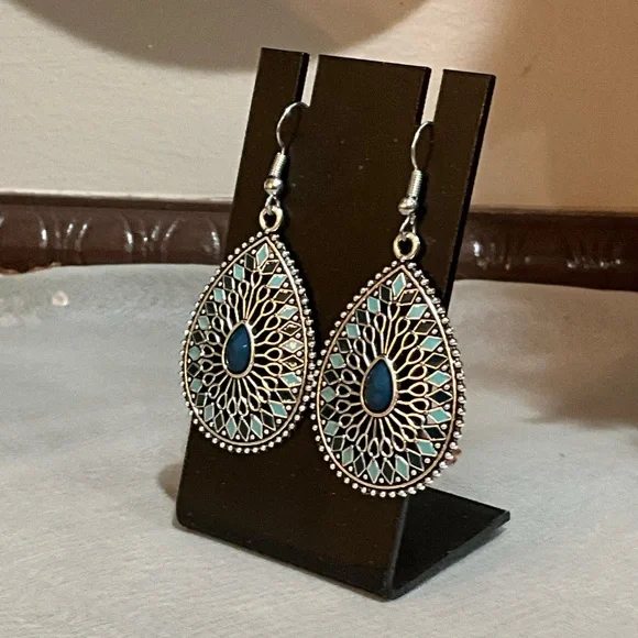 Elegant Silver and Blue Teardrop Earrings - Picture 5 of 7